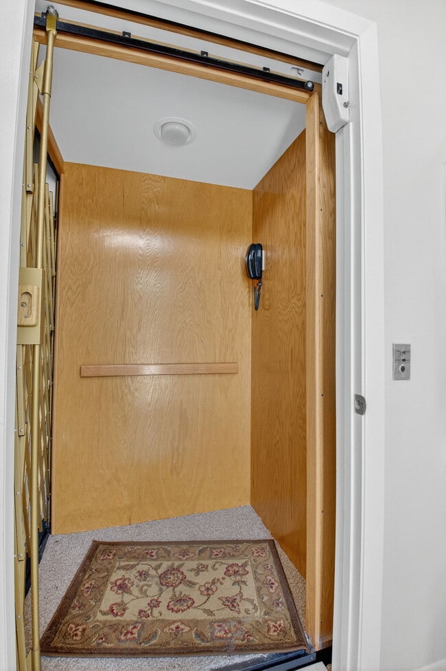 Building Photo - 5136 Floria Dr