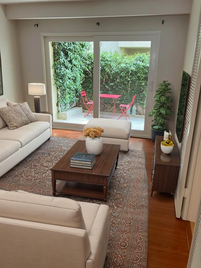 den - 2020 Idaho Ave
