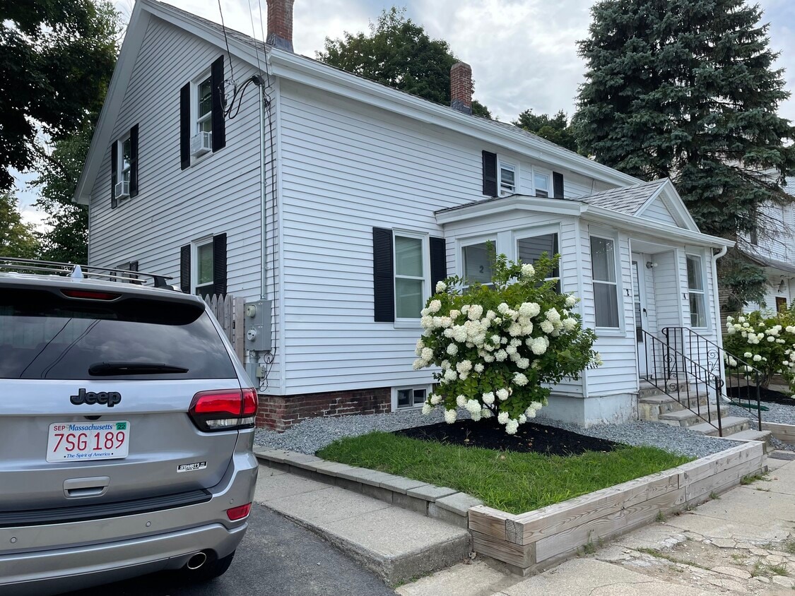 2 Lowell St, N Billerica, MA 01862 Townhome Rentals in N Billerica MA