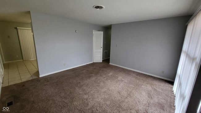 Building Photo - 4940 Leone Dr