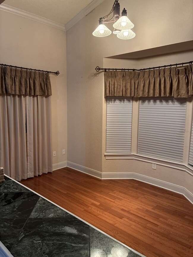 Building Photo - 3325 Sherwin Dr