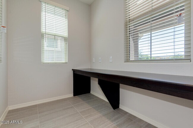 Foto del edificio - 2300 S Nancy Ln