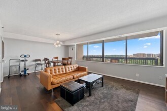 Building Photo - 3713 S George Mason Dr
