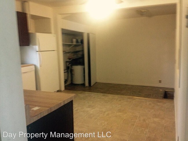 Foto del edificio - 3 br, 1 bath Apartment - 312 N Division St.