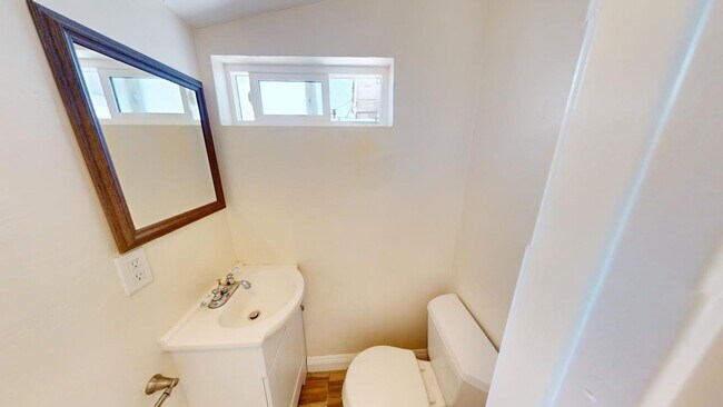 Foto del edificio - Charming 2 bed, 1.5 bath home with views of Downtown!