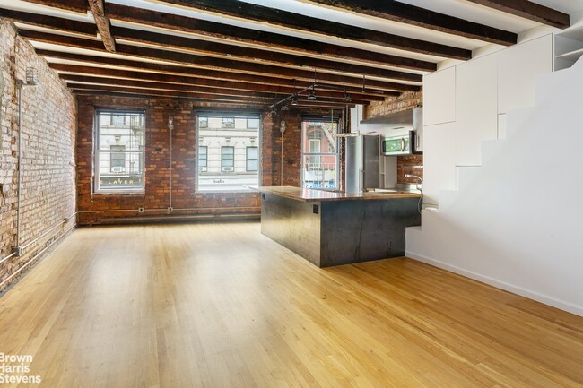 Foto del edificio - FULL FLOOR NOLITA LOFT WITH PRIVATE DECK