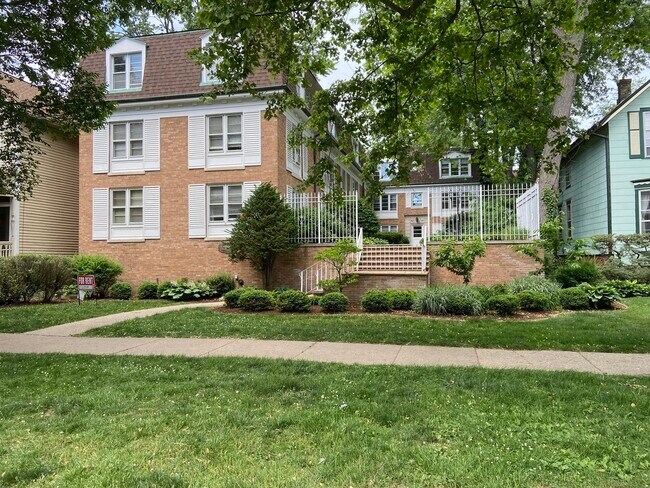 Building Photo - 2038 Sherman Ave