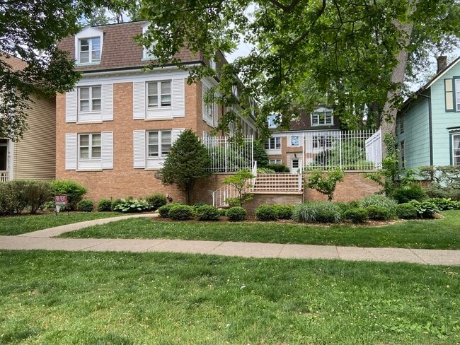 Building Photo - 2038 Sherman Ave