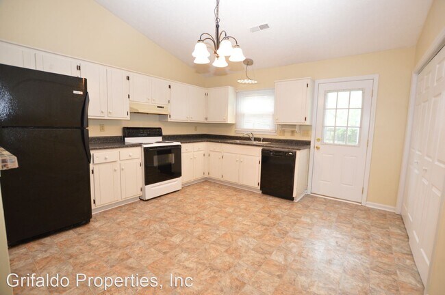 Building Photo - 2 br, 1 bath House - 194 Village Drive