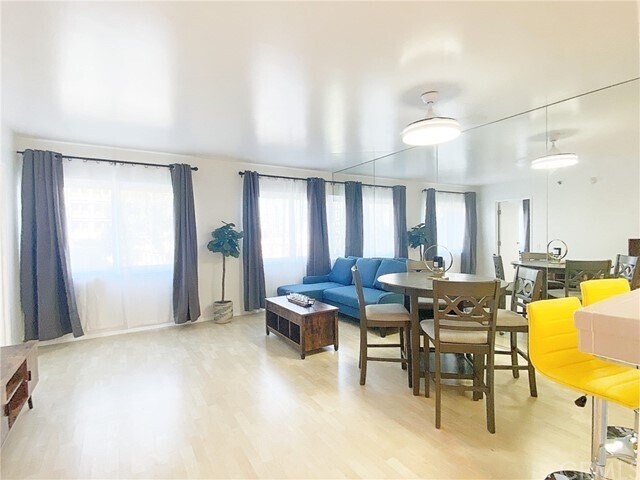 Foto del edificio - 525 E Seaside Way
