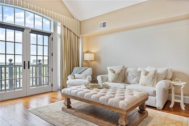 1000 Chapel View Blvd Unit 303, Cranston, RI 02920 Condo