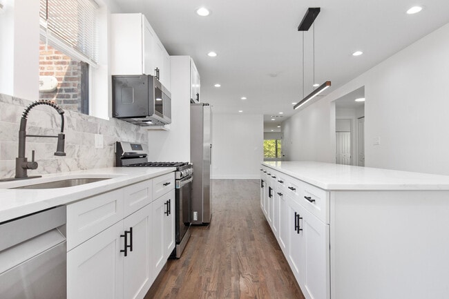 Building Photo - 7446 S Luella Ave
