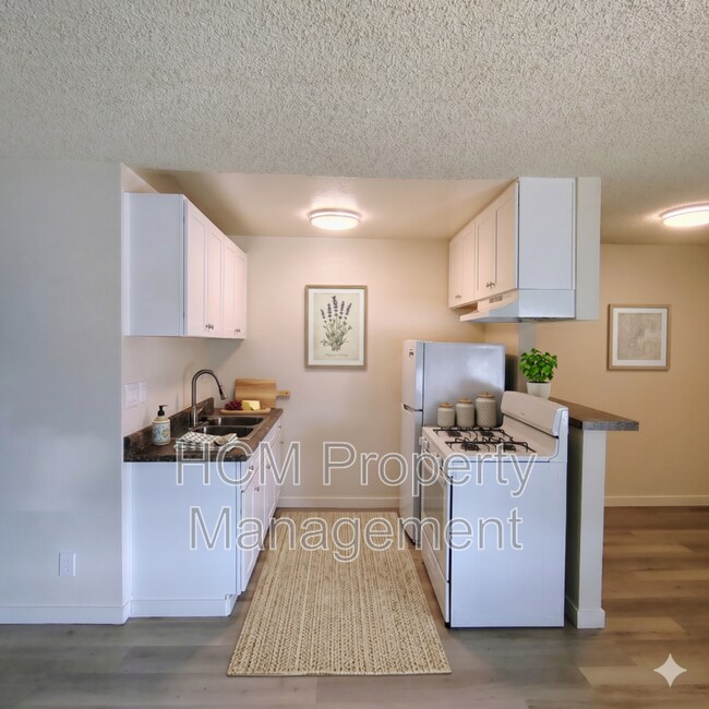 Foto del edificio - 12850 Branford St