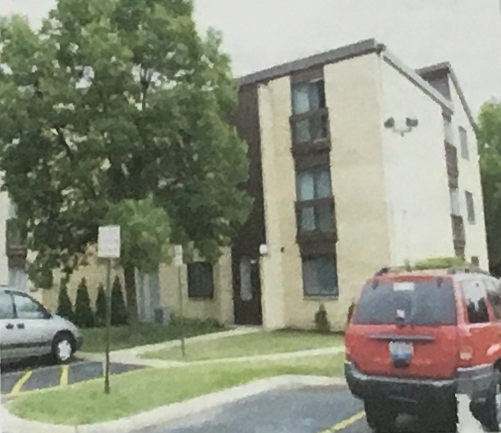 Primary Photo - 1104 S Forums Ct