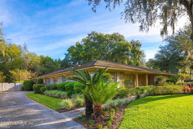 Building Photo - 4 br, 2 bath House - 573 Saratoga St