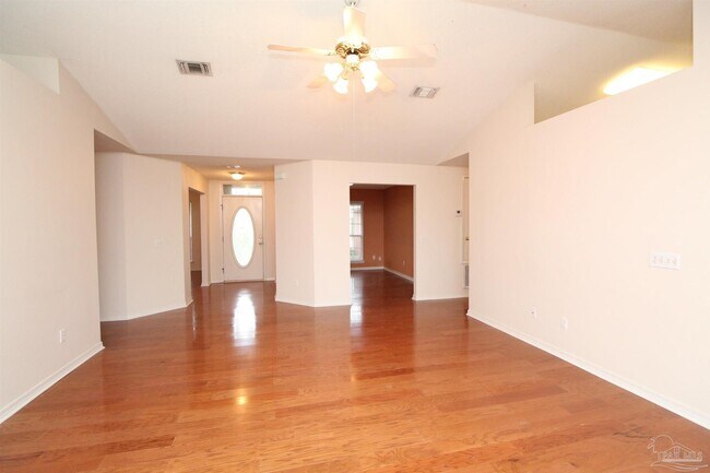 Building Photo - 5029 Lantana Dr