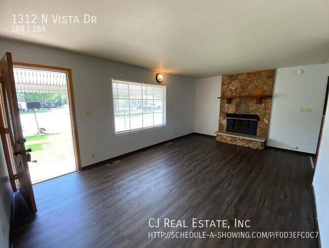 Building Photo - 1312 N Vista Dr