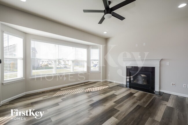 Foto del edificio - 3248 Charlestowne Crossing Dr