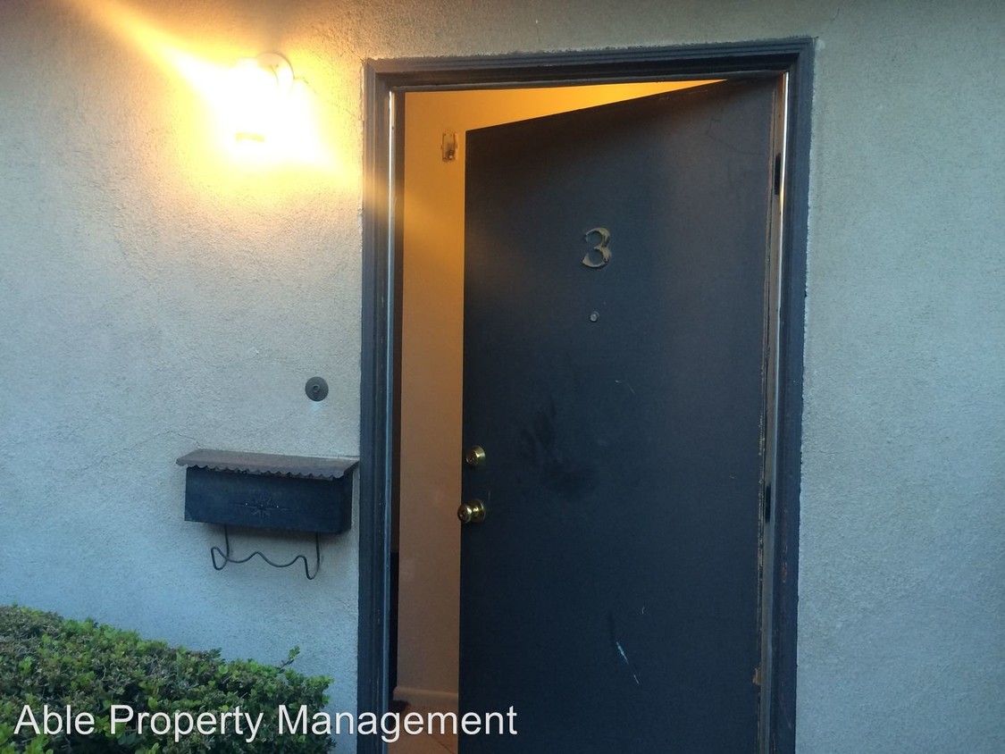 Primary Photo - 920 Princeton Ave