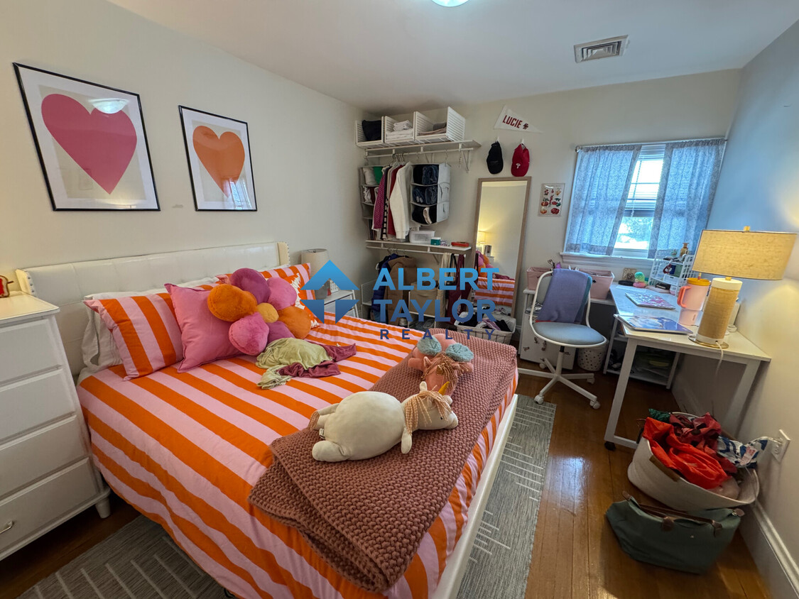 Foto principal - 44 Greycliff Rd