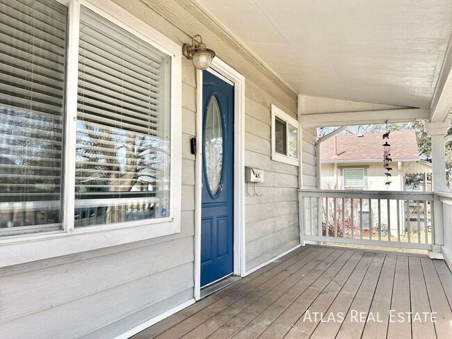 Foto del edificio - 1553 Ulster St