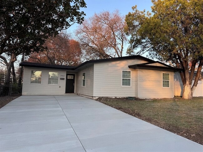 Building Photo - 2553 Wicker Ave