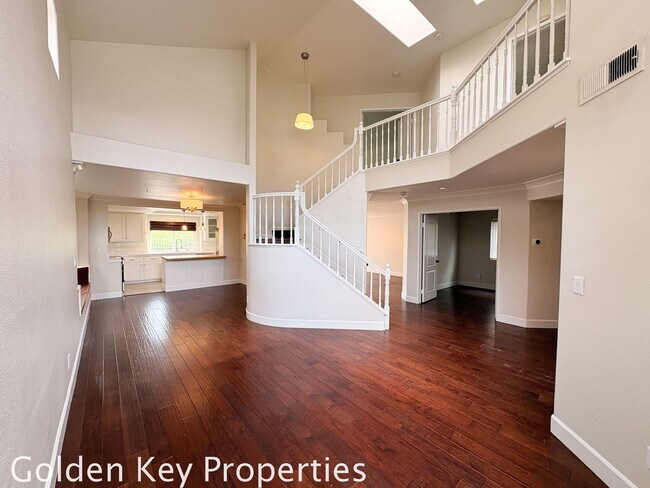 Foto del edificio - Welcome home to this spacious 4-bedroom, 3-bath home located in the Rancho Del Oro Community!