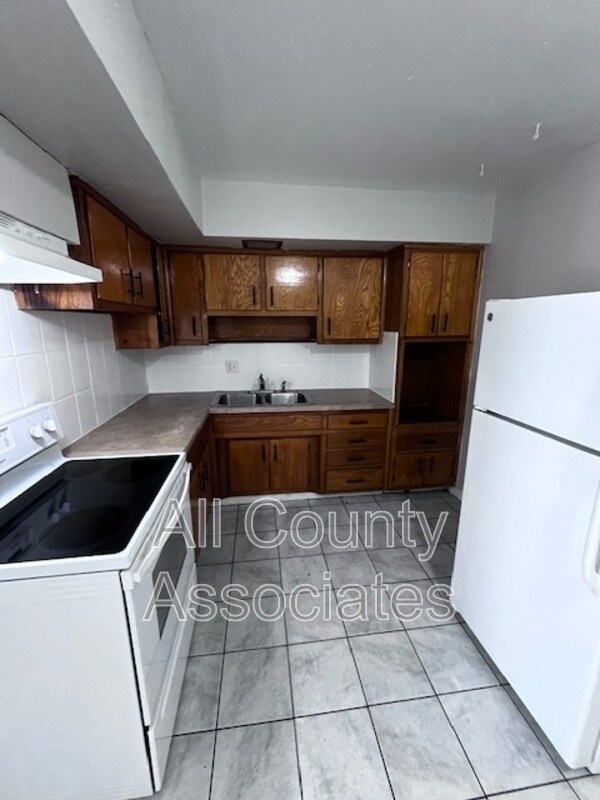 Foto del edificio - 5211 Kapok Dr