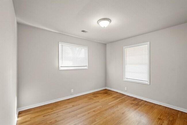 Building Photo - 745 Rutgers Ln