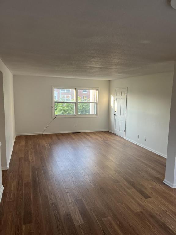 Foto del edificio - 109 N Russell St