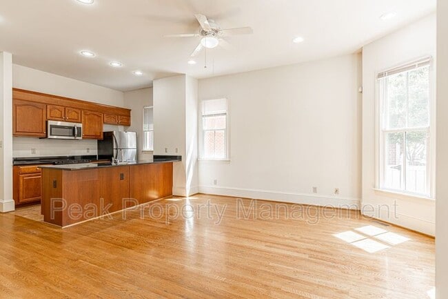Building Photo - 19 S Plum St