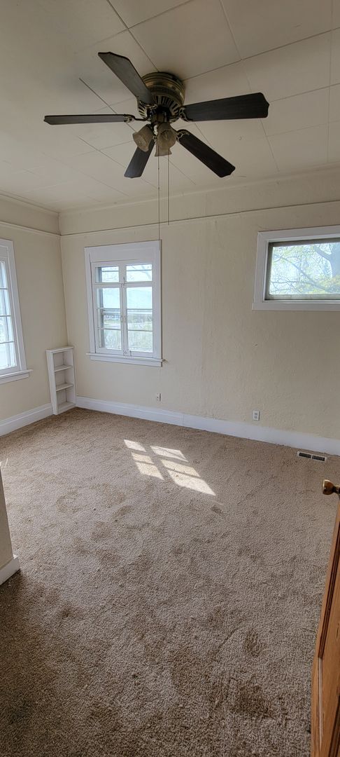 Building Photo - Great 3 bed home with garage