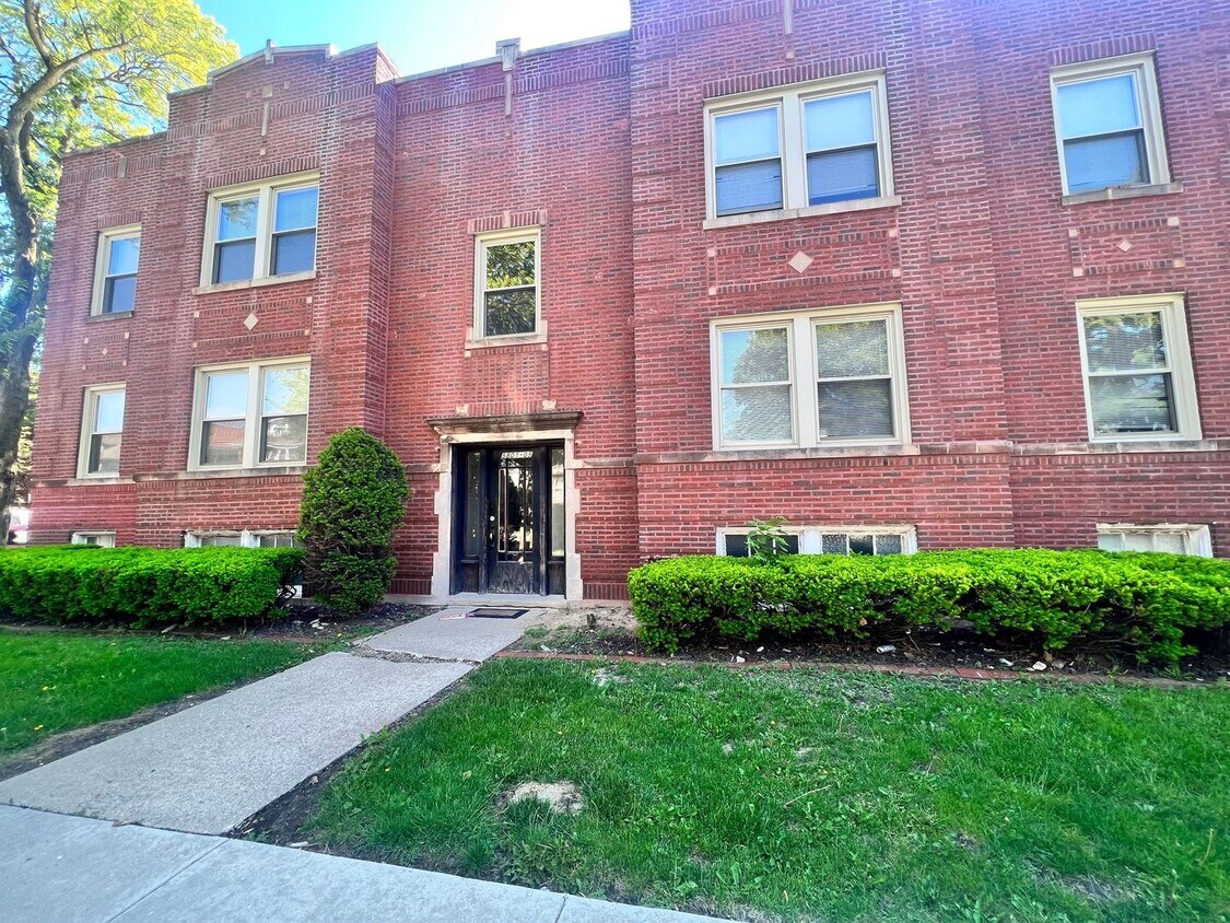 Foto principal - 3021 W 58th St