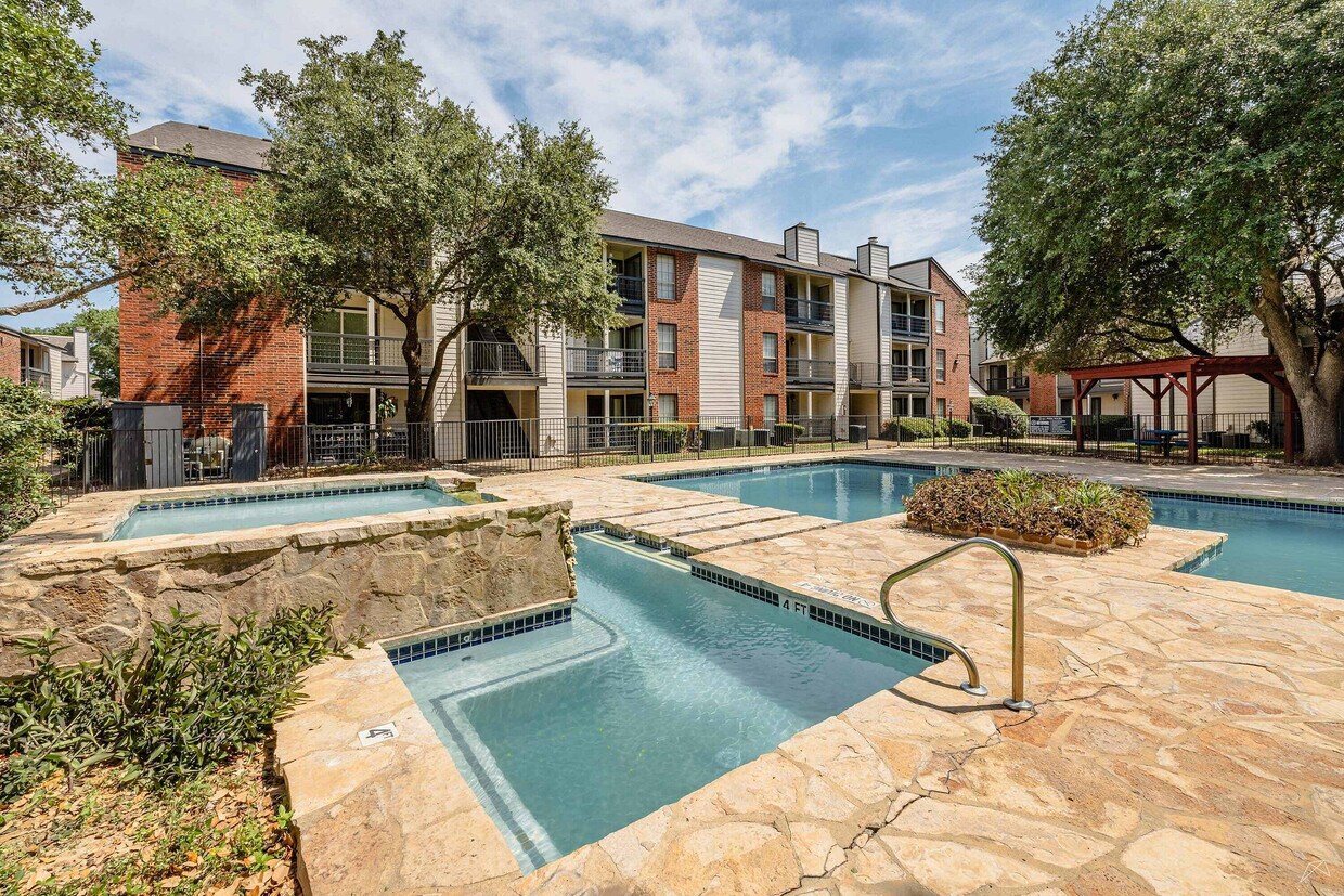 2555 Ne Loop 410