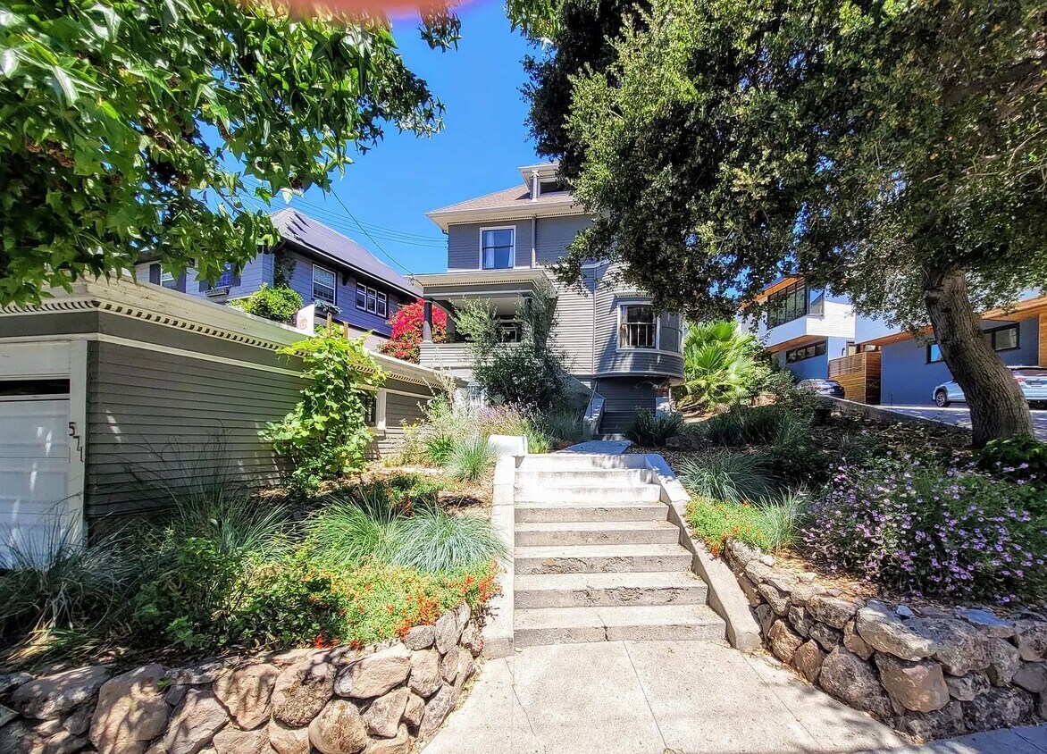 Primary Photo - 571 El Dorado Ave