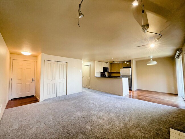 Foto del edificio - Spacious 2 Bed in Beautiful Complex!