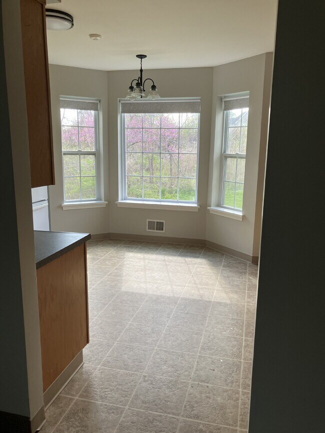 Foto del edificio - 2 Bedroom Townhome in Fairport Available October 1!