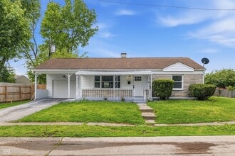 Building Photo - 1441 W Lynn Dr
