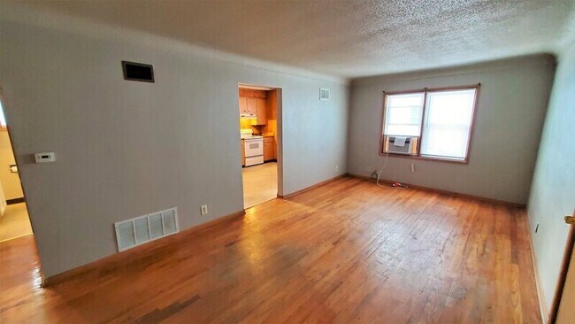 Building Photo - 138 33rd St Dr SE