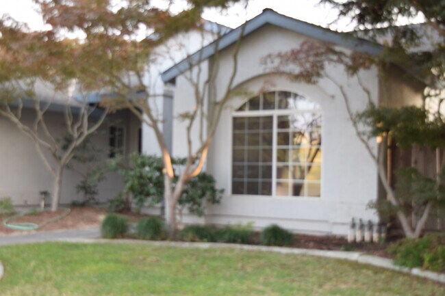 Foto del edificio - 354 Clipper Dr