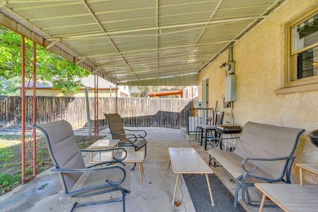 Building Photo - 1923 Lake Ave