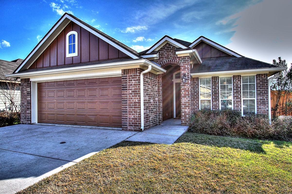 Primary Photo - 102 Briarwood Dr