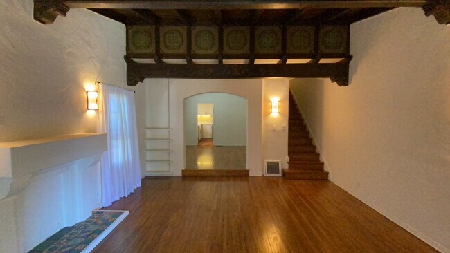 Foto del edificio - 618 N Orange Dr