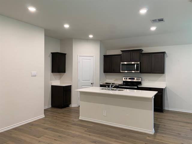 Foto del edificio - 240 Boxwood Dr