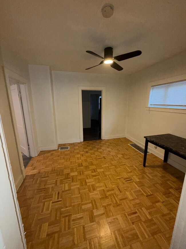 Building Photo - 549 Beecher St