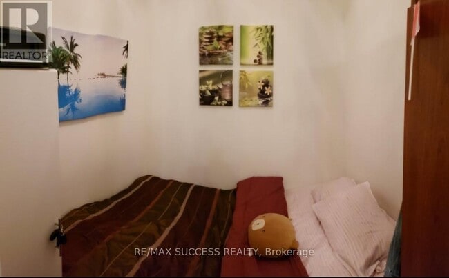 Building Photo - 365 Prince of Wales Dr