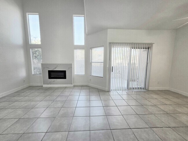 Foto del edificio - Gated Westpark Townhome | 3 Bed | 3 Bath | 2-Car Garage