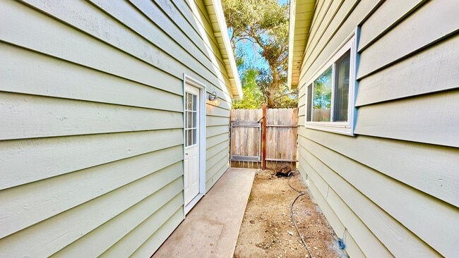 Foto del edificio - Darling Stand Alone & Detached Open Studio Layout Guest Home unit on Private Country Property in ...