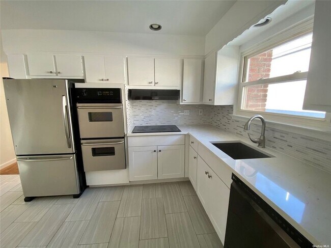 Building Photo - 163 Park Ave