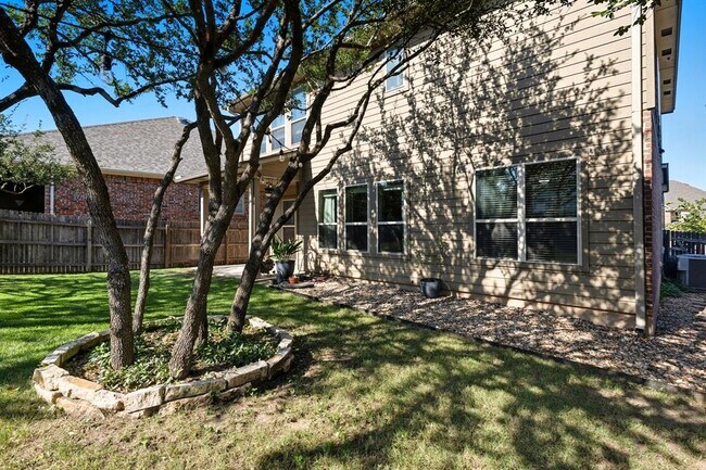 Building Photo - 513 Cerezo Dr